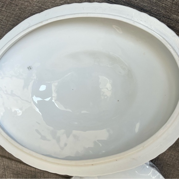 Victoria Austria Porcelain Floral Serving Bowl 9.5” Oval with Lid - Picture 6 of 9